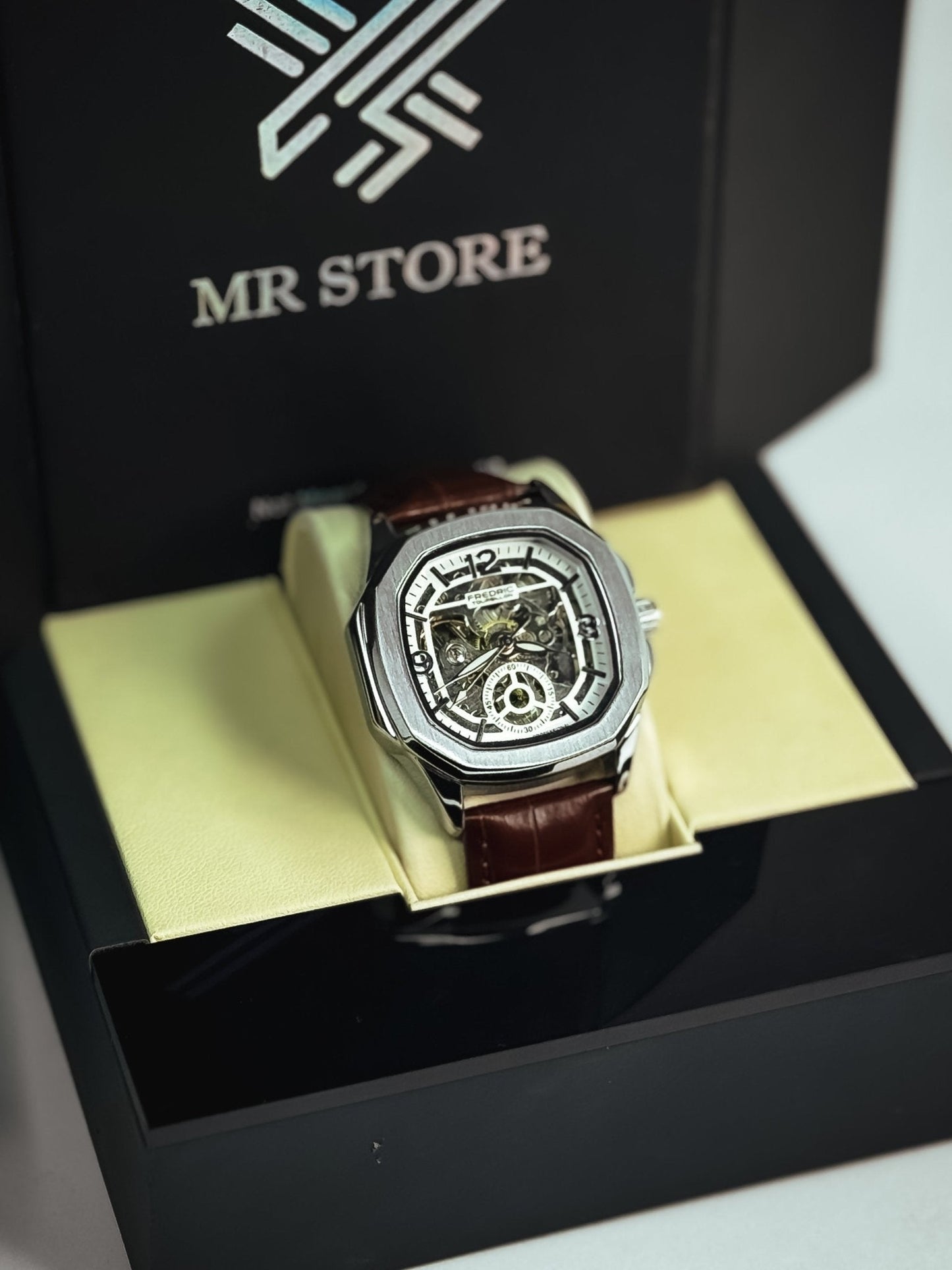 Magno Rounder Automatic Watch