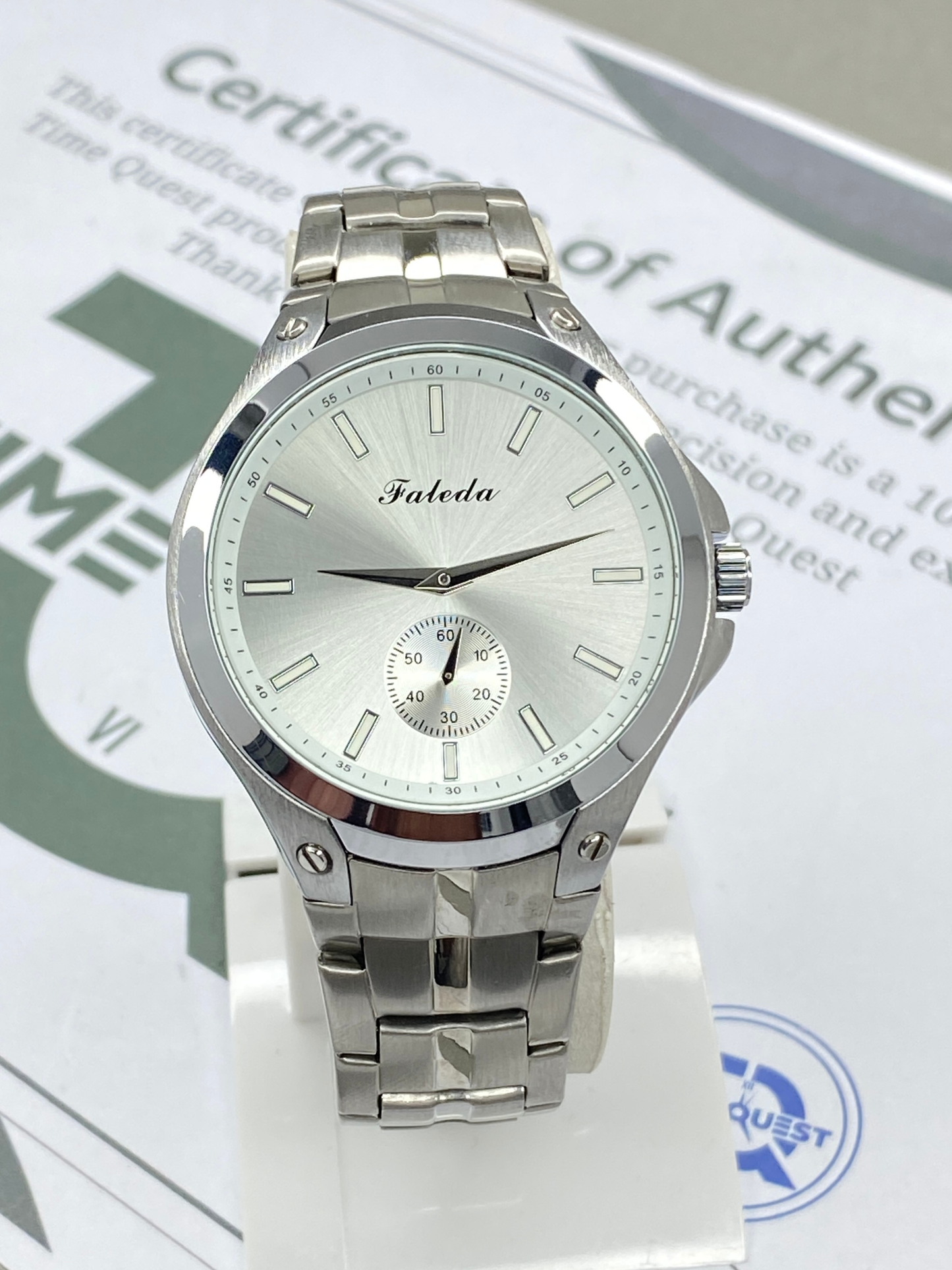 Men’s Down Second Round Dial Analog Watch with Stainless Steel Chain