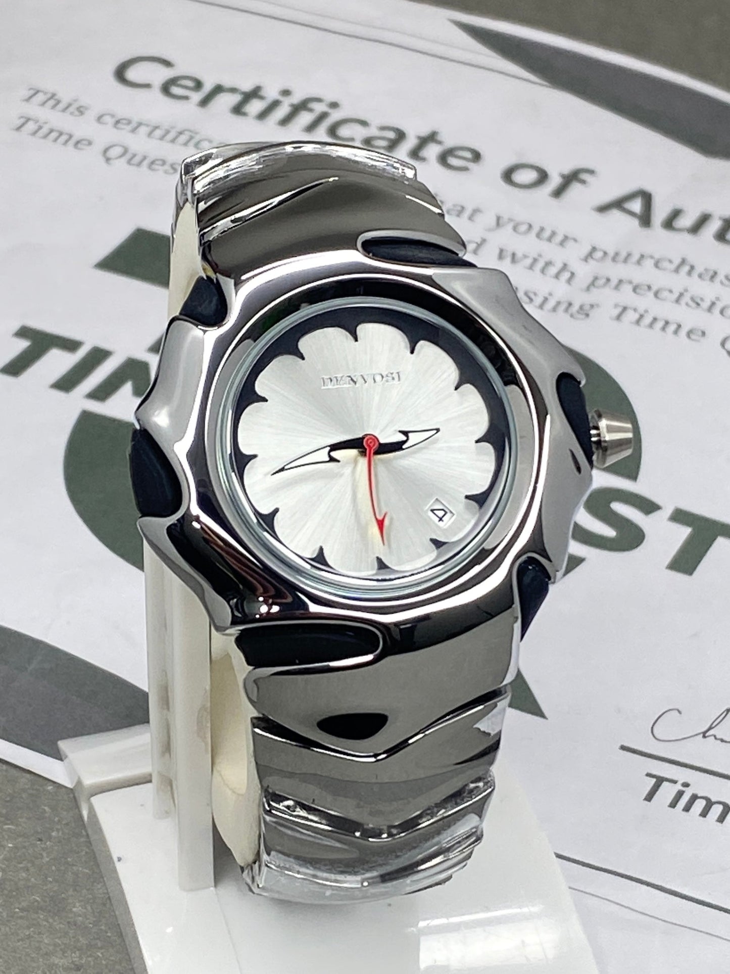 DENVOSI Round Dial Premium Design Chain Watch With Date Display & Butterfly Lock