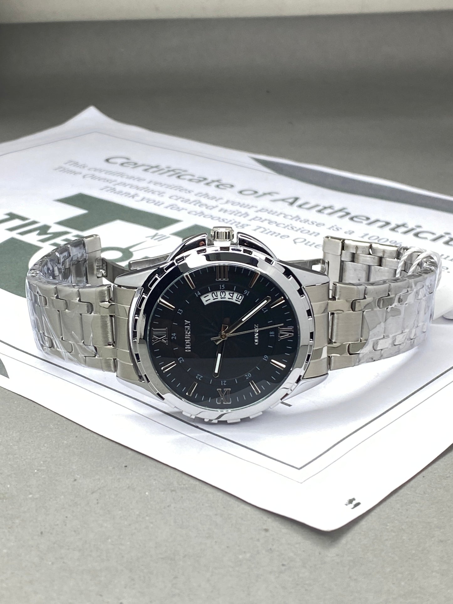 HOURSLY Analog Quartz Round Dial Premium Stainless Steel Chain Watch With Date Display