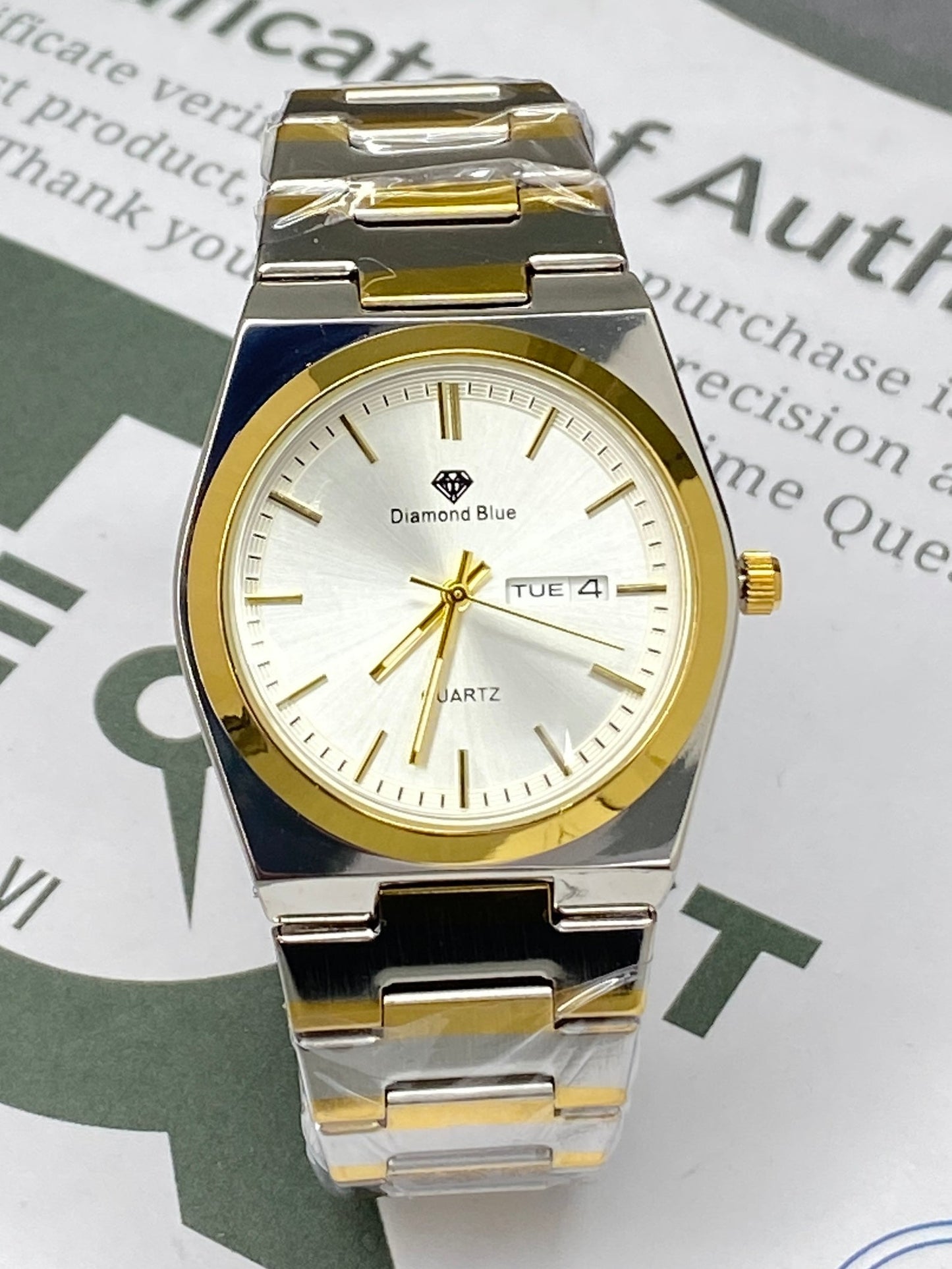 Luxury Men's Slim Dial Analog Quartz Stainless Steel Made Chain Watch With Date & Day Display