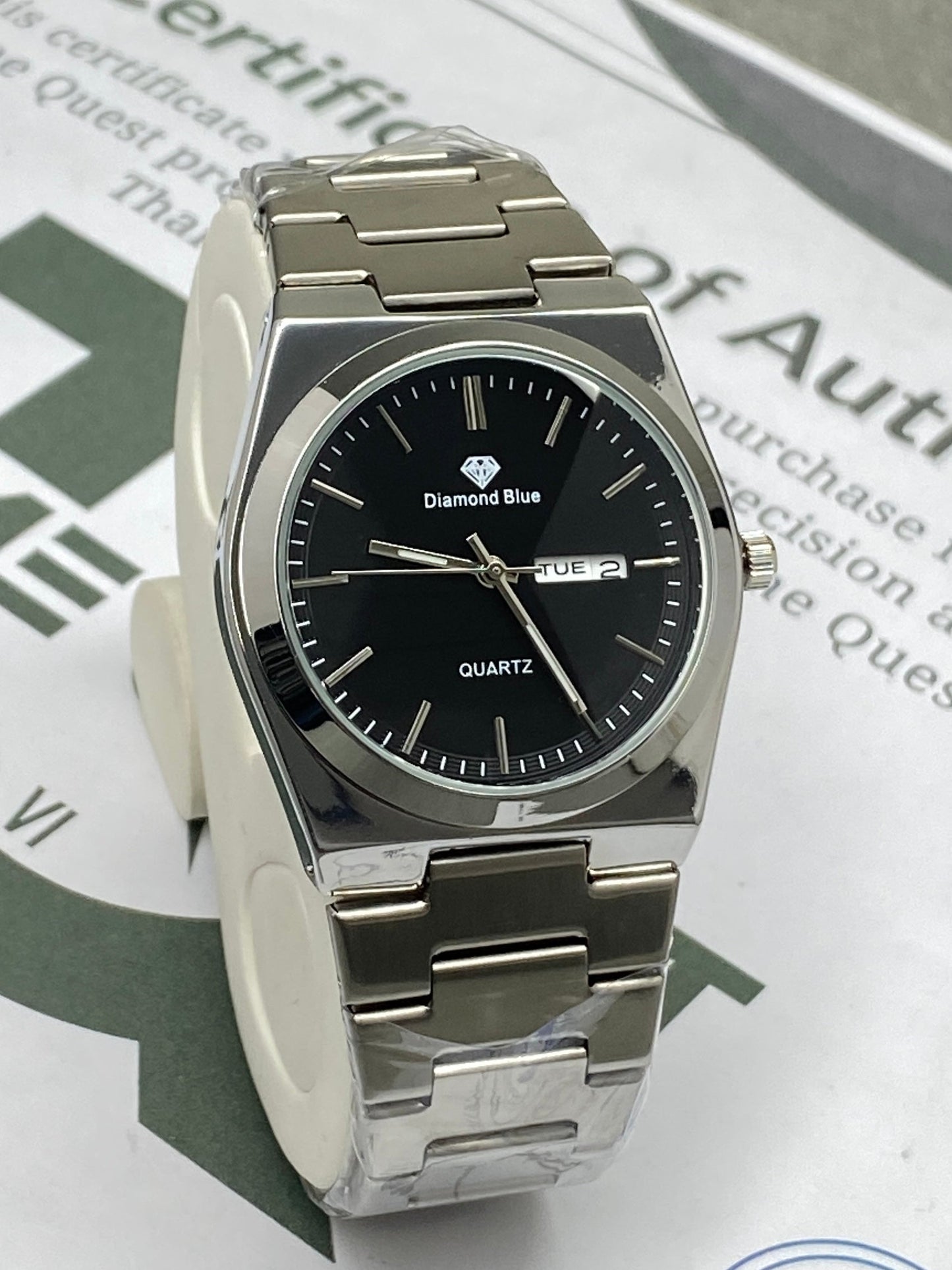 Luxury Men's Slim Dial Analog Quartz Stainless Steel Made Chain Watch With Date & Day Display