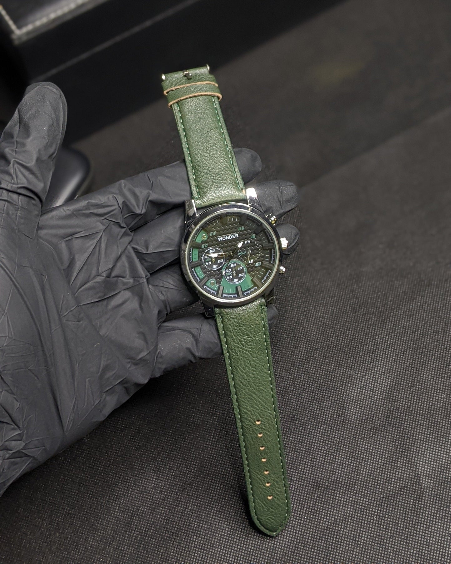 Wonder Classic Sports Dial Watch with Leather Straps